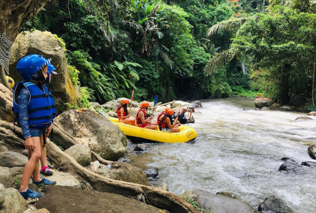 Tegenungan-vodopad-Bali-Disko-Travel