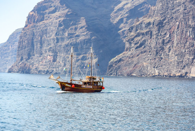 Gusarski brod Tenerife Disko Travel